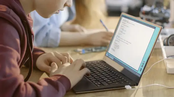 Cele mai bune 3 cursuri de programare pentru copii