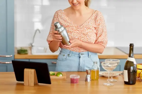 Top 5 idei de cocktailuri pe care le poți prepara la tine acasă