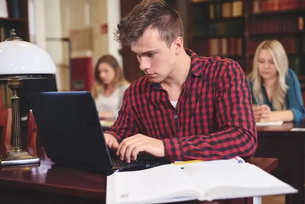 Gaseste calea spre succes cu lucrari de licenta personalizate, la preturi accesibile