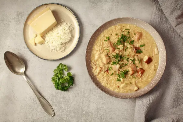 Mâncare italiană preparată la tine acasă. Rețetă simplă de risotto cu ciuperci