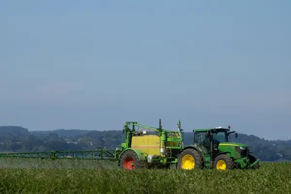 3 tratamente fitosanitare de vară pentru culturile agricole