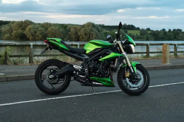 Triumph Speed Triple: Putere și performanță pe două roți