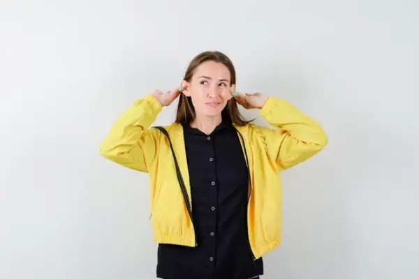 Urechi înfundate? 3 posibile cauze și remedii