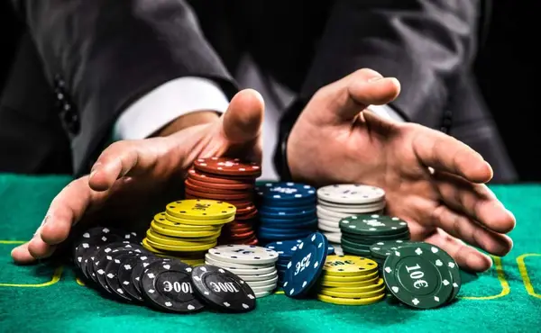 Cel mai mare campionat de poker din lume: O călătorie prin labirinturile timpului