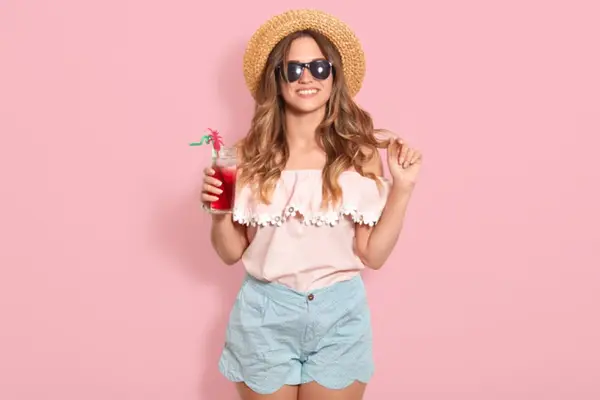 Bluze damă vaporoase și feminine pentru zilele toride de vară