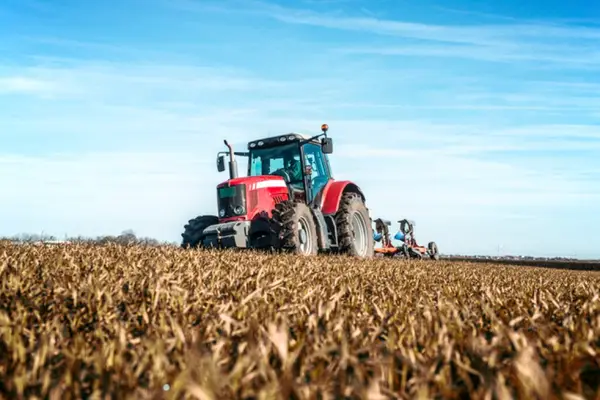 Îmbunătățirea eficienței și securității în industrie cu ajutorul farurilor pentru utilaje