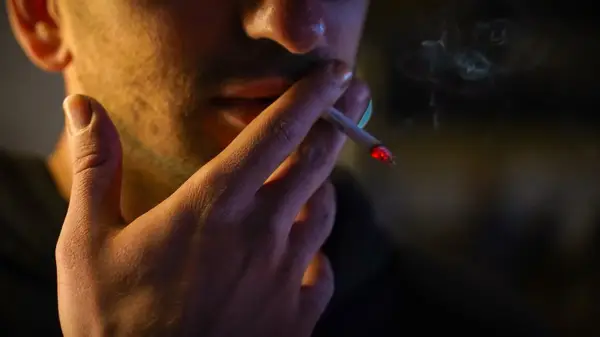 3 trucuri care te pot ajuta să te lași mai ușor de fumat