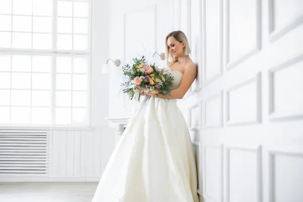 Cum să alegi rochia de mireasă perfectă: secrete de la designeri de top!