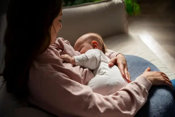 Îngrijirea pielii sensibile a bebelușului. Descoperă TOP 5 lucruri de care trebuie să ții cont!