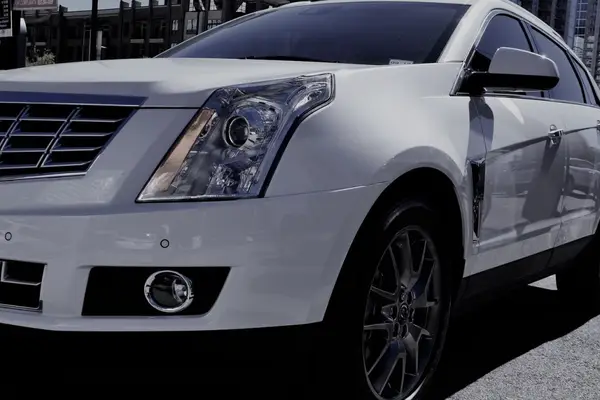 Inovație în Automotive: cum contribuie dezvoltarea software la creșterea siguranței în trafic?
