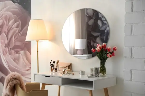 Oglinzi în designul interior: cum transformă lumina și spațiul în casa ta