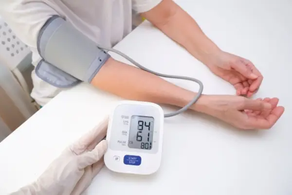 De ce este important să vă verificați tensiunea arterială acasă? Rolul tensiometrului de braț