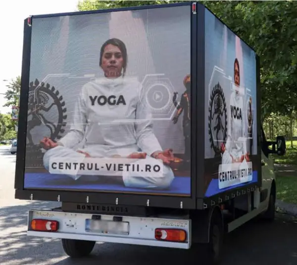 Viitorul marketingului offline: publicitatea mobilă cu LED