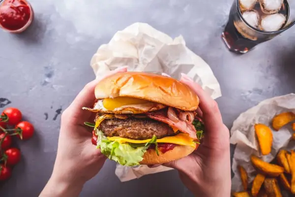 5 ingrediente esențiale pentru un burger perfect