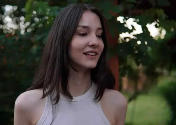 O elevă cu nota 10 pe linie trece prin momente delicate și are nevoie de ajutorul nostru