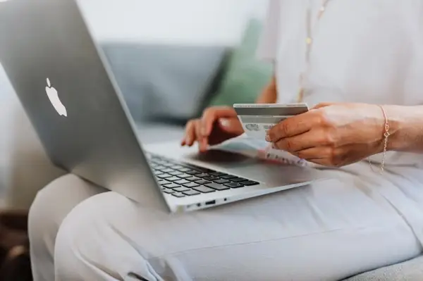 O soluție financiară modernă - credit rapid direct pe card