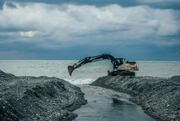 Funcționalitatea unui buldoexcavator și istoria sa