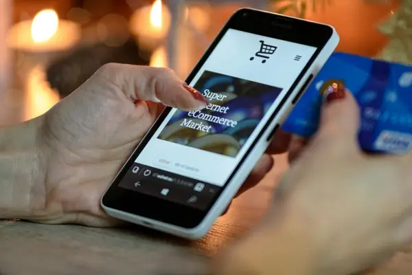 Cum să alegi imprimanta de etichete potrivită pentru e-commerce