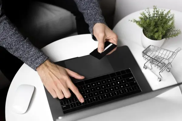 Cum să vinzi eficient bunuri la licitațiile online