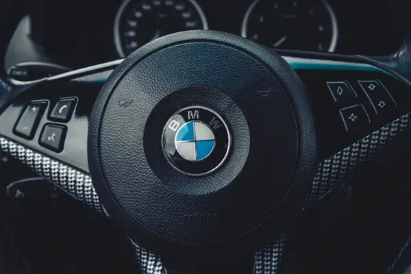 De ce este esential sa alegem un service autorizat pentru reparatiile auto