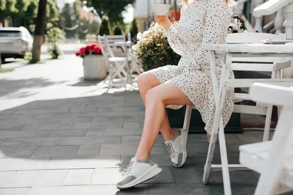 Tendințe în modă: cum să porți pantofii sport