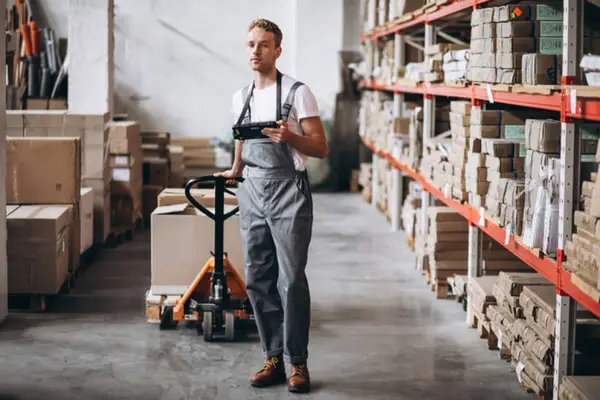 Crește eficiența operațională și productivitatea angajaților în depozitul tău cu Optimall WMS