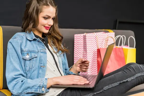 Cum să economisești la cumpărăturile online în 2025