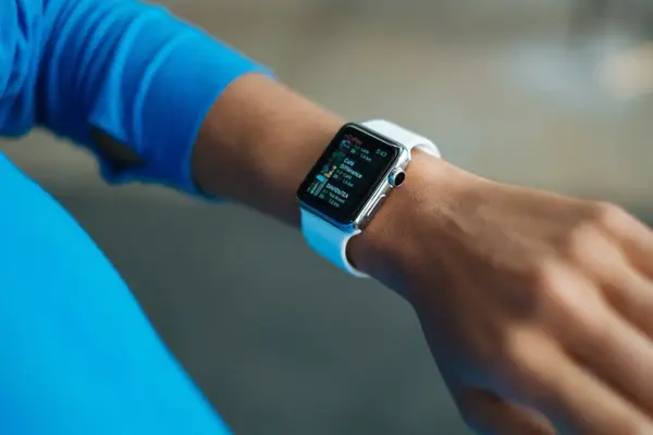 Trucuri și sfaturi pentru a profita la maximum de Apple Watch în vacanță