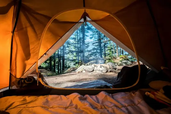 3 locuri de camping cu familia sau prietenii la 3 ore distanță de Timișoara