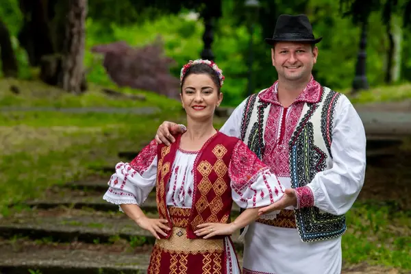 Cursuri de dansuri populare pentru copii și adulți, la Centrul de Cultură și Artă Timiș