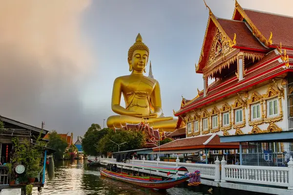 Cele mai spectaculoase temple din Bangkok pe care trebuie să le vizitezi