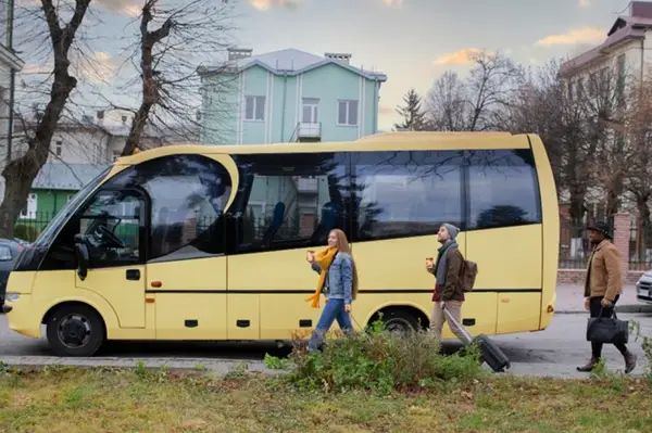 Descoperă România și mai mult cu transport confortabil și accesibil