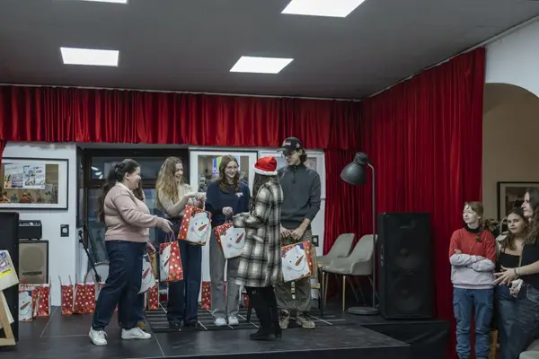 Voluntarii APSES aduc bucurie copiilor din Timișoara printr-o acțiune de solidaritate
