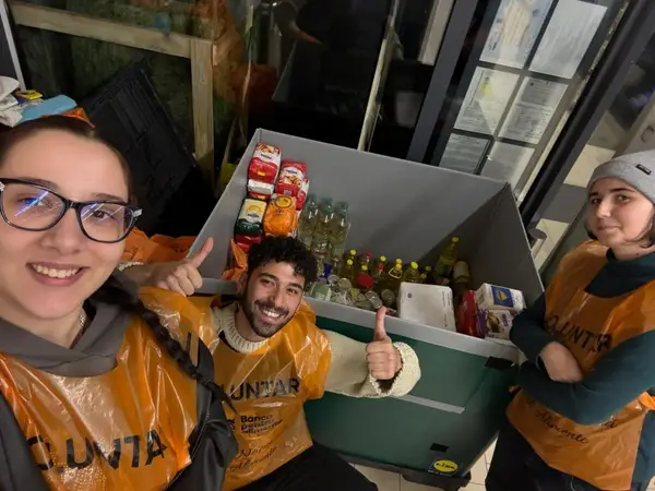 Voluntarii APSES, alături de comunitate în cadrul Colectei Naționale de Alimente