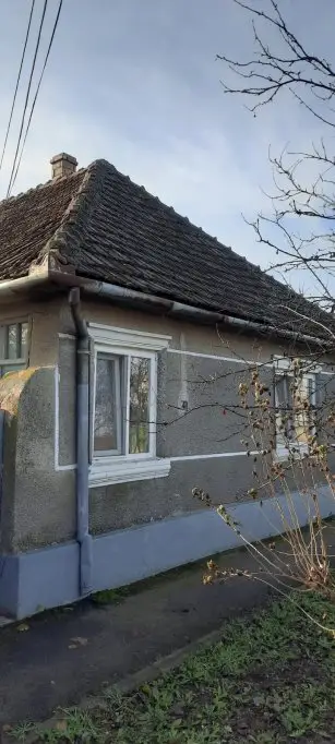 Propietar vand casa veche cu gradina in Sanpetru Mare
