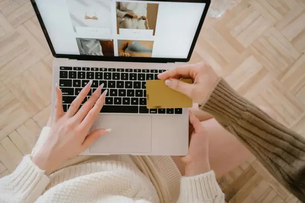 Top 5 avantaje ale creditelor online pentru persoane cu locuri de muncă temporare