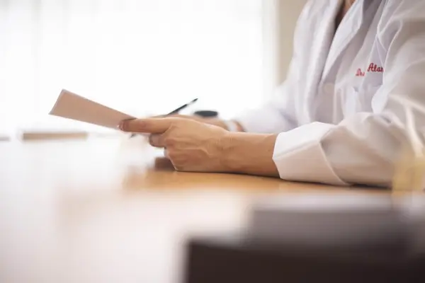 Hemoroizi: cauze frecvente, factori de risc și greșeli care agravează