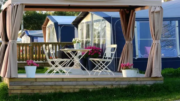 Avantajele pavilioanelor de grădină în amenajarea spațiului exterior