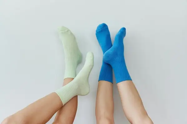 Rolul șosetelor în moda de azi și cum influențează stilul vestimentar
