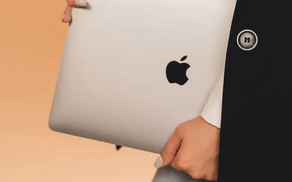 Ce gadgeturi se devalorizează cel mai repede? Analiză pentru telefoane și laptopuri