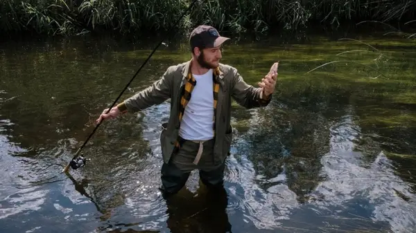 Adaptabilitate la malul apei: de ce lungimea este atât de importantă atunci când alegi o lanseta spinning pentru pescuit din barcă