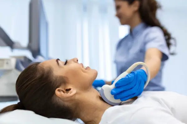 Oboseală cronică, kilogramele care nu dispar, somnul prost. Poate fi o problemă hormonală