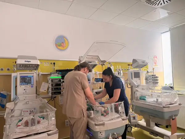 Timișoara a găzduit un program intensiv de pregătire în terapia neonatală critică