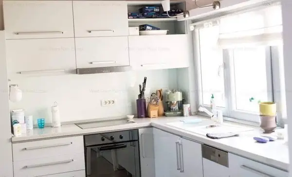 Apartament de vanzare cu 4 camere, Zona Complexul Studentesc