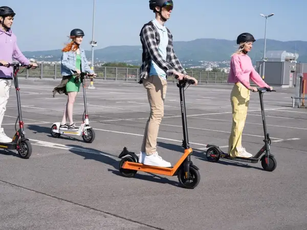 Cum alegi cel mai eficient vehicul electric pentru drumuri scurte: ghidul complet al autonomiei și costurilor zilnice
