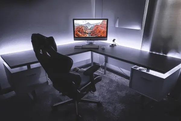 În ce situații este recomandat scaunul ergonomic la birou și cât de util este pentru spatele tău