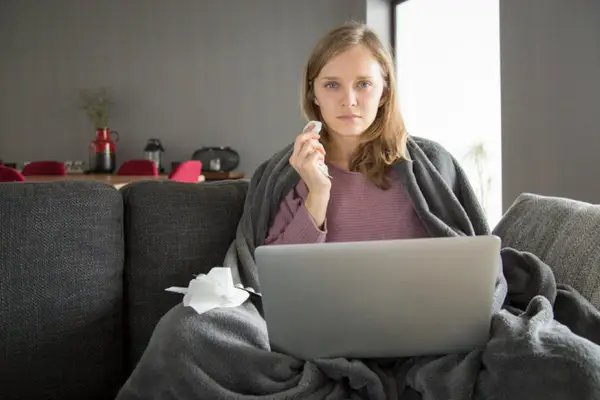 Terapie online pentru românii din diaspora. Cum te ajută terapia psihologică online să faci față dorului de casă și izolării de familie?
