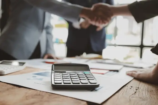 Banca din buzunar: cum au ajuns serviciile financiare să fie accesibile de oriunde
