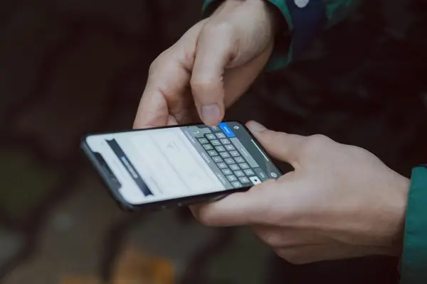 Telefonul vechi poate valora mai mult decât crezi: cum te ajută buy-back-ul