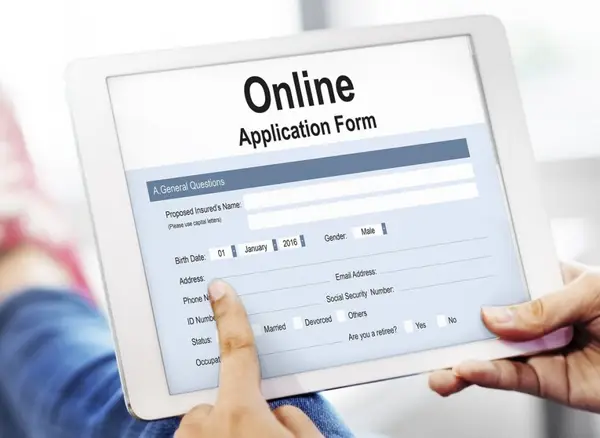 Cum știe o platformă digitală că utilizatorul are vârsta pe care o declară